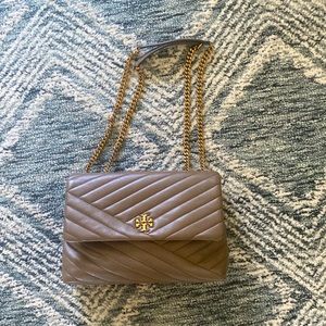 Tory Burch KIRA CHEVRON CONVERTIBLE SHOULDER BAG